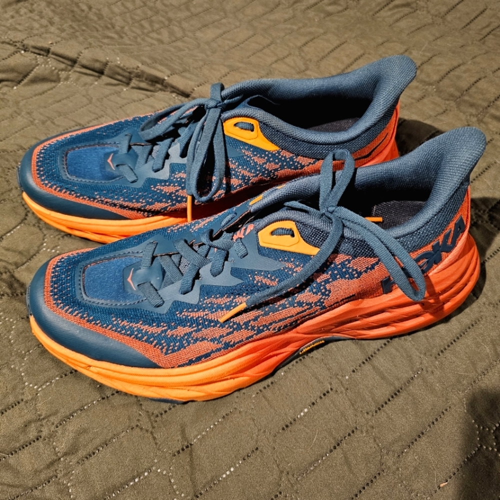 Hoka Speedgoat 5 size 8.5